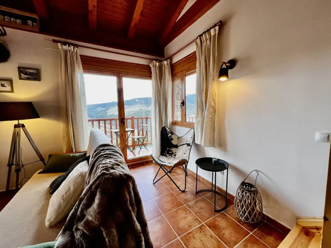 Habitación de Apartamento de alquiler en Alp con Calefacción, Terraza y Amueblado