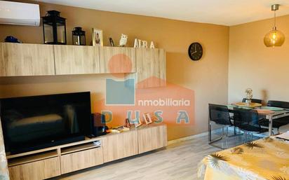 Living room of Flat for sale in Marbella  with Air Conditioner, Terrace and Swimming Pool