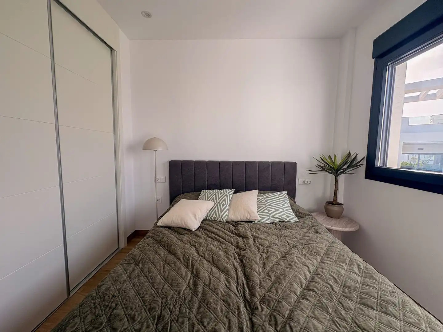 Habitación de Piso de alquiler en Torrevieja con Aire acondicionado, Calefacción y Jardín privado