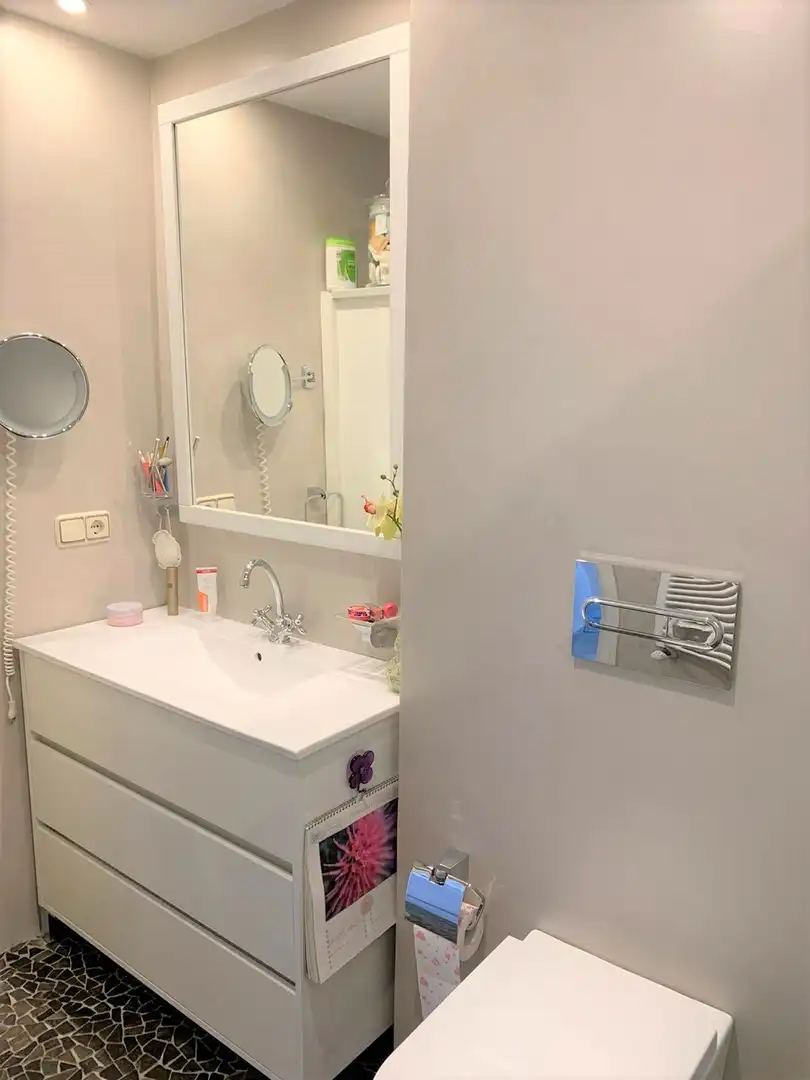 Badezimmer von Dachboden zum Verkauf in Estepona mit Klimaanlage, Heizung und Terrasse