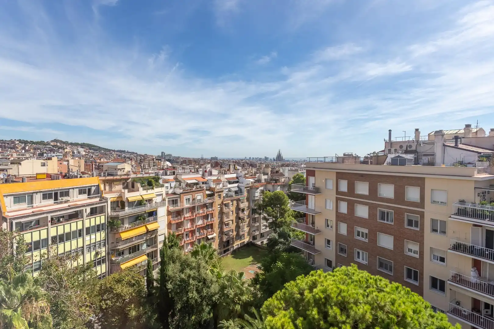 Vista exterior de Àtic de lloguer en Barcelona amb Aire condicionat, Calefacció i Parquet