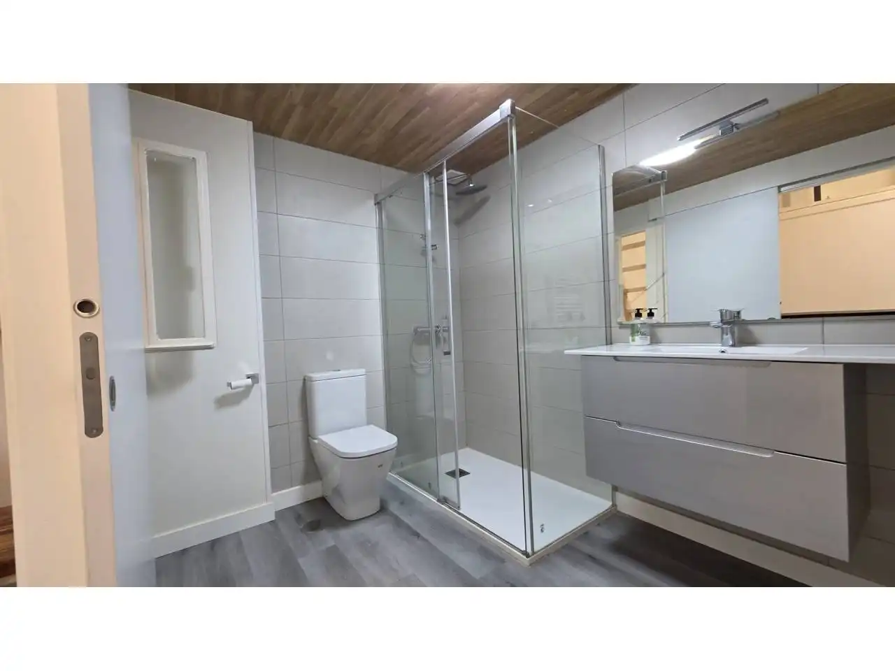 Badezimmer von Wohnung zum Verkauf in Ames mit Heizung