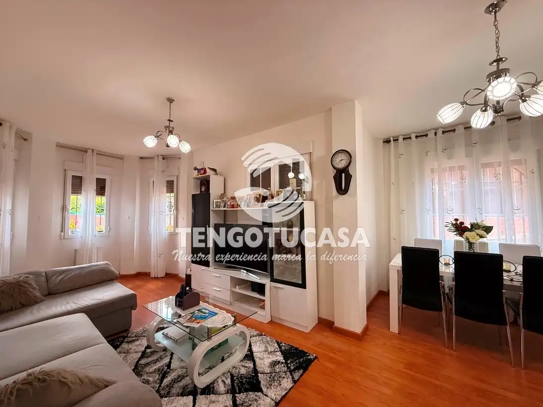 Sala de estar de Casa o chalet en venta en Bargas con Aire acondicionado, Calefacción y Jardín privado