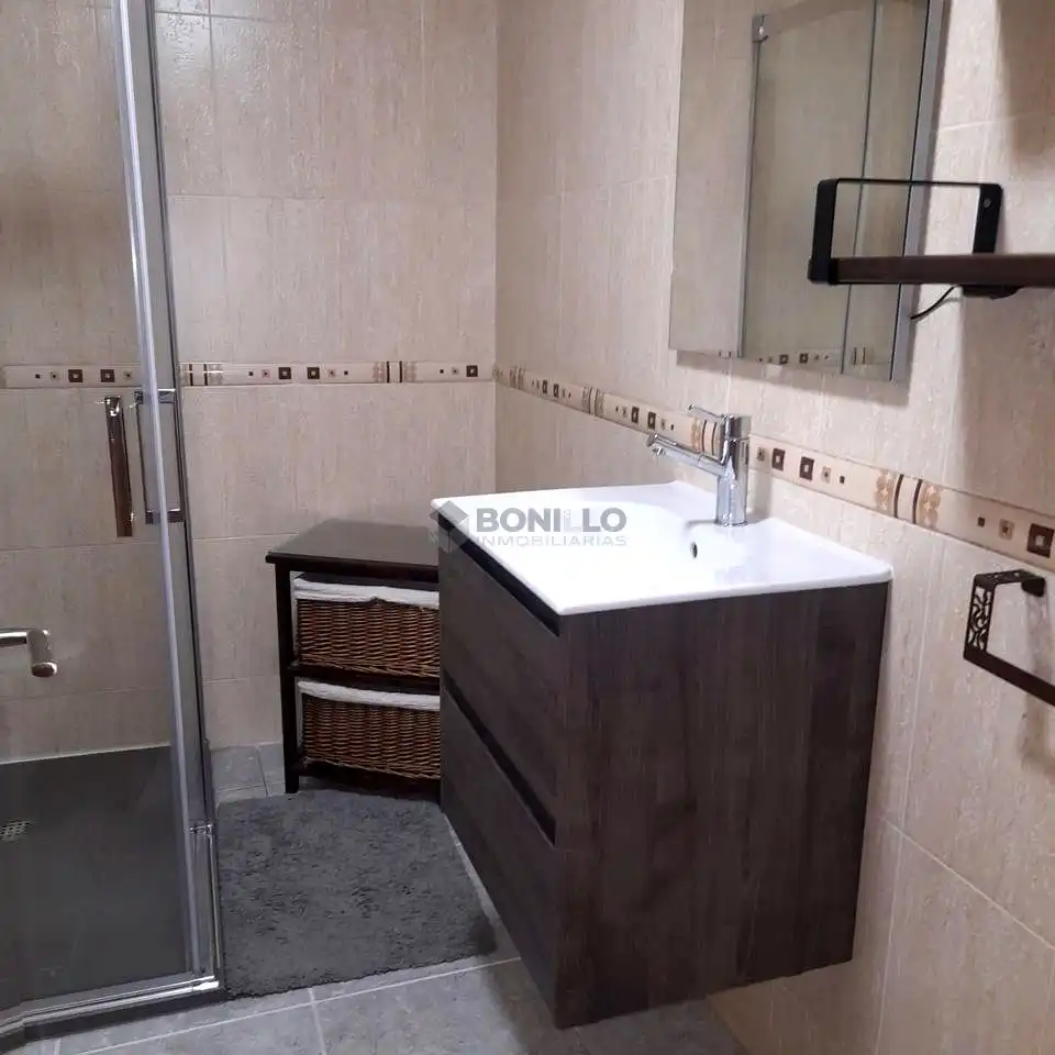 Bathroom of Flat for rent in La Puebla de Valverde  with Heating, Parquet flooring and Furnished