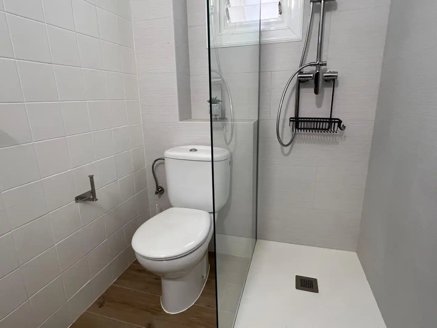 Baño de Piso de alquiler en Elche / Elx con Amueblado y Balcón