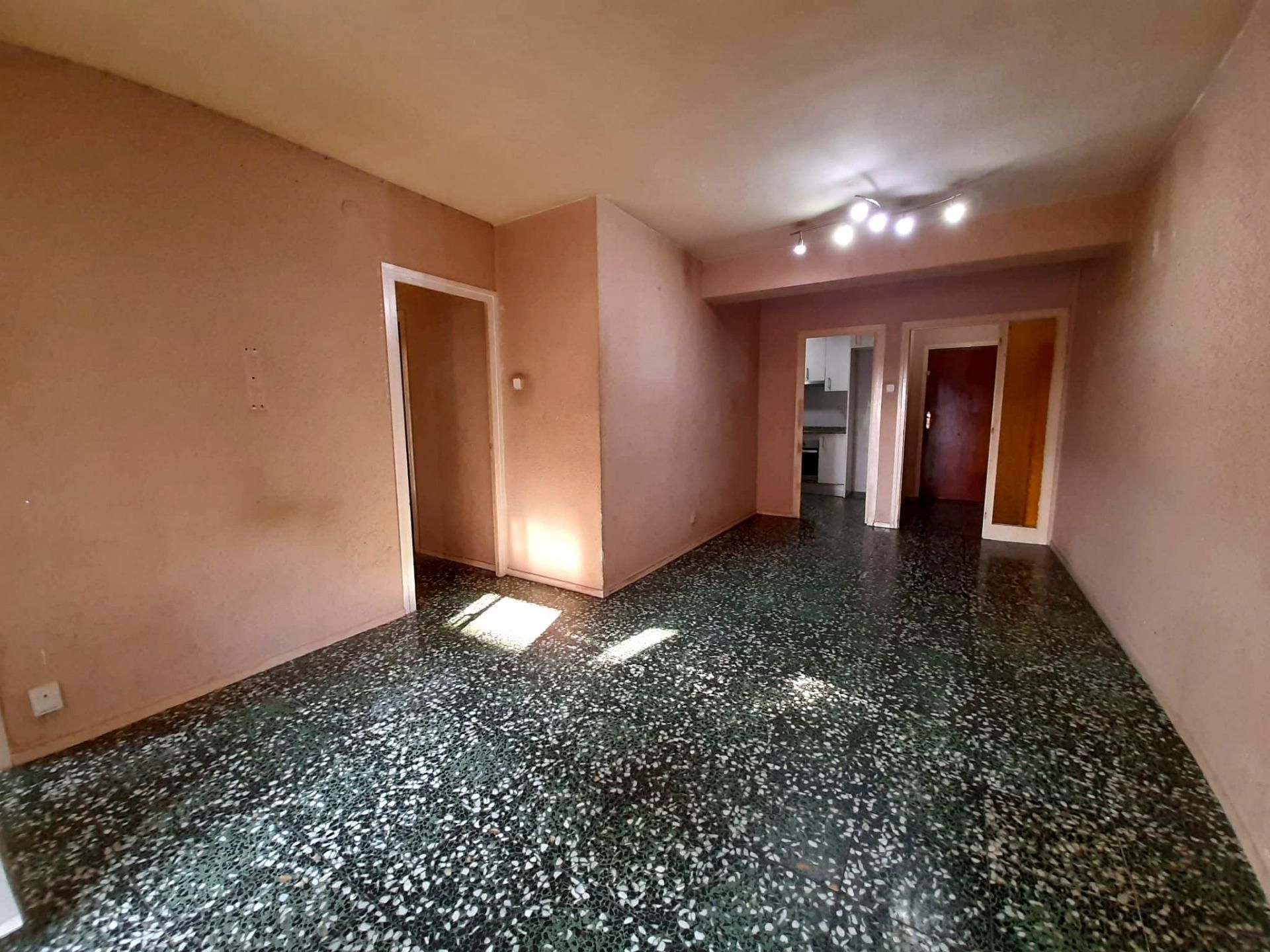 Piso en venta en Santa Coloma de Gramenet con Terraza y Balcón
