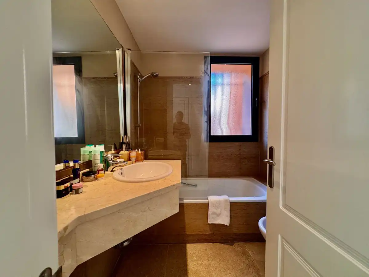 Bany de Planta baixa en venda en Mijas amb Aire condicionat, Jardí privat i Terrassa