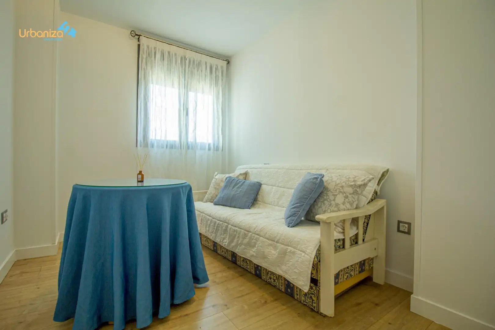 Dormitori de Apartament de lloguer en Badajoz amb Calefacció, Moblat i Balcó