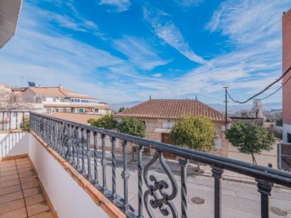 Vista exterior de Casa adosada en venda en Alhendín amb Terrassa i Balcó