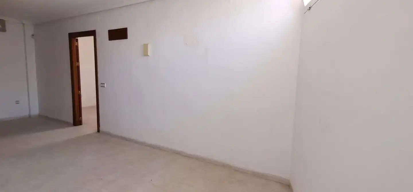 Büro zum Verkauf in Linares