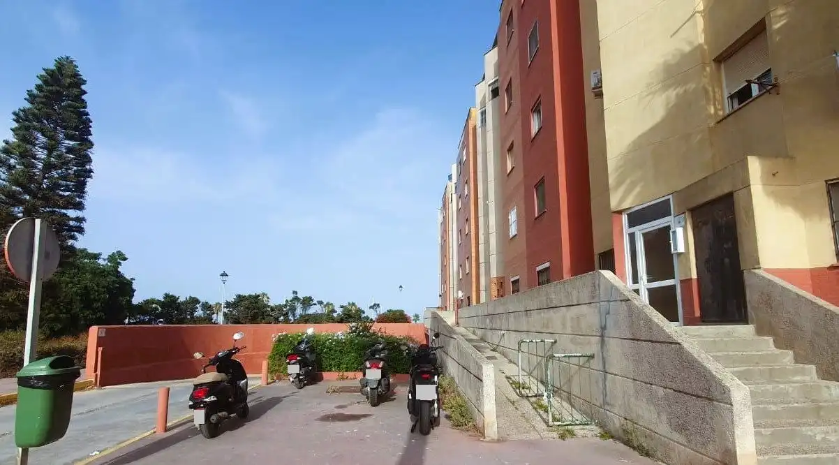 Vista exterior de Piso en venta en La Línea de la Concepción con Aire acondicionado, Calefacción y Terraza
