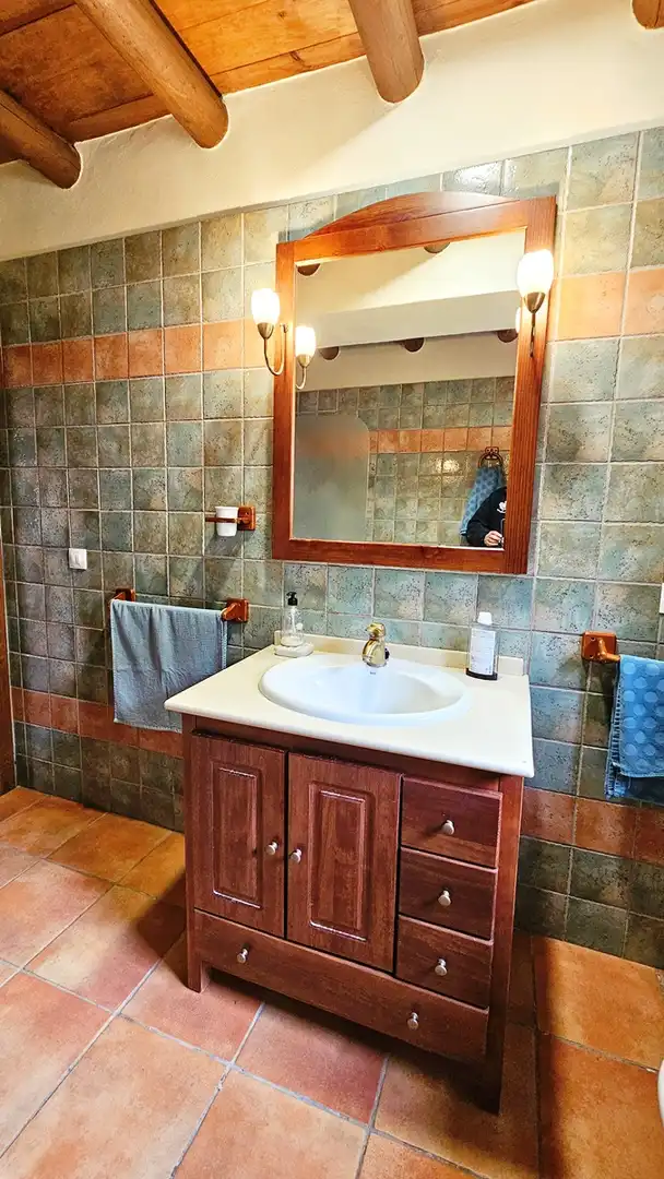 Baño de Finca rústica en venta en Galaroza con Calefacción, Jardín privado y Terraza