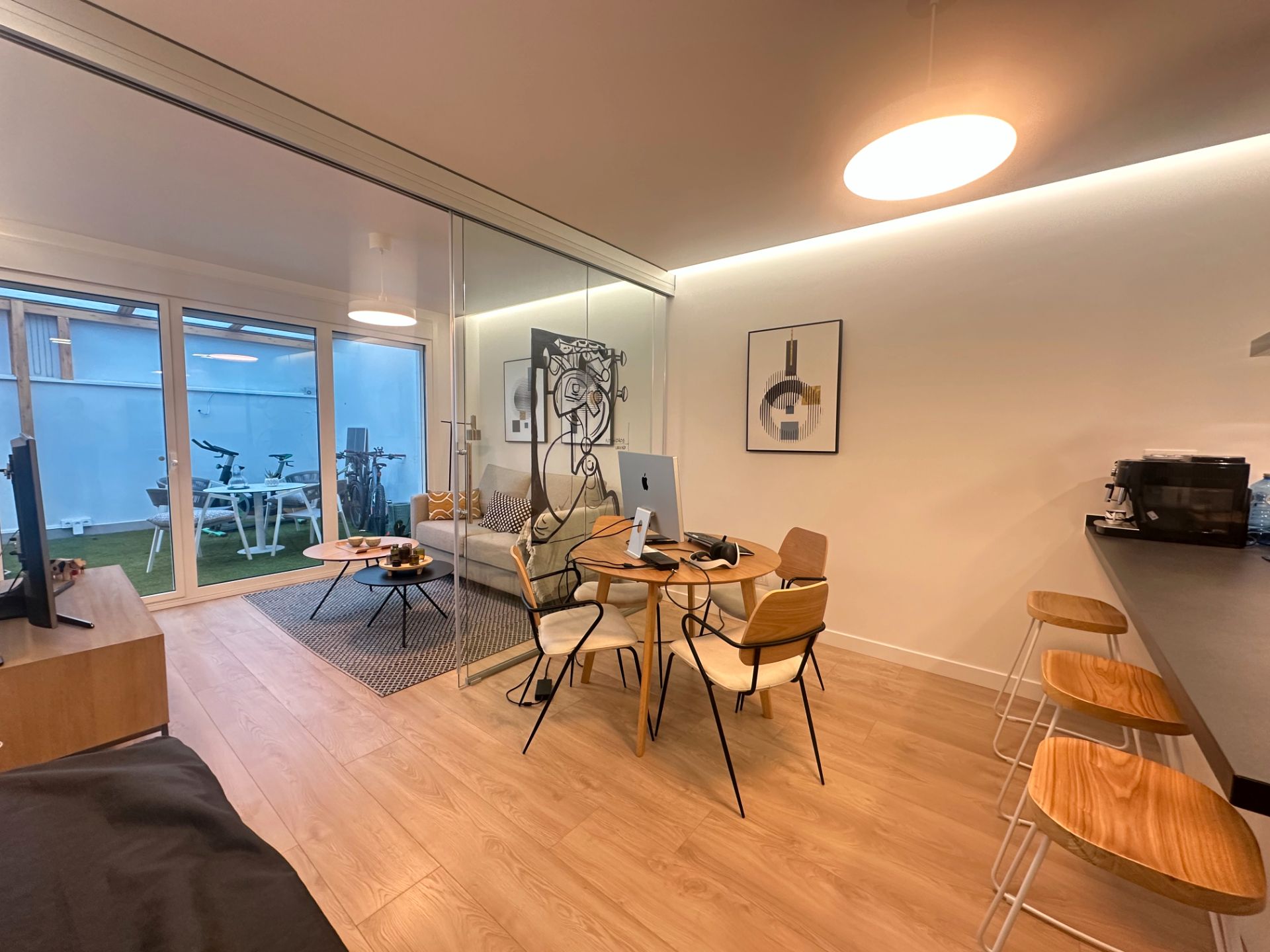 Living room of Flat for sale in Santiago de Compostela   with Heating, Parquet flooring and Terrace