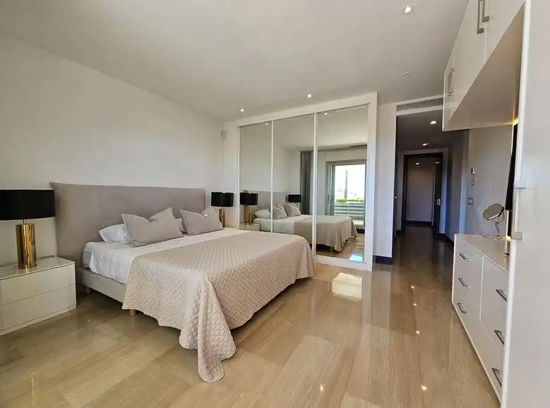 Schlafzimmer von Wohnungen zum Verkauf in Benahavís mit Klimaanlage, Terrasse und Möbliert