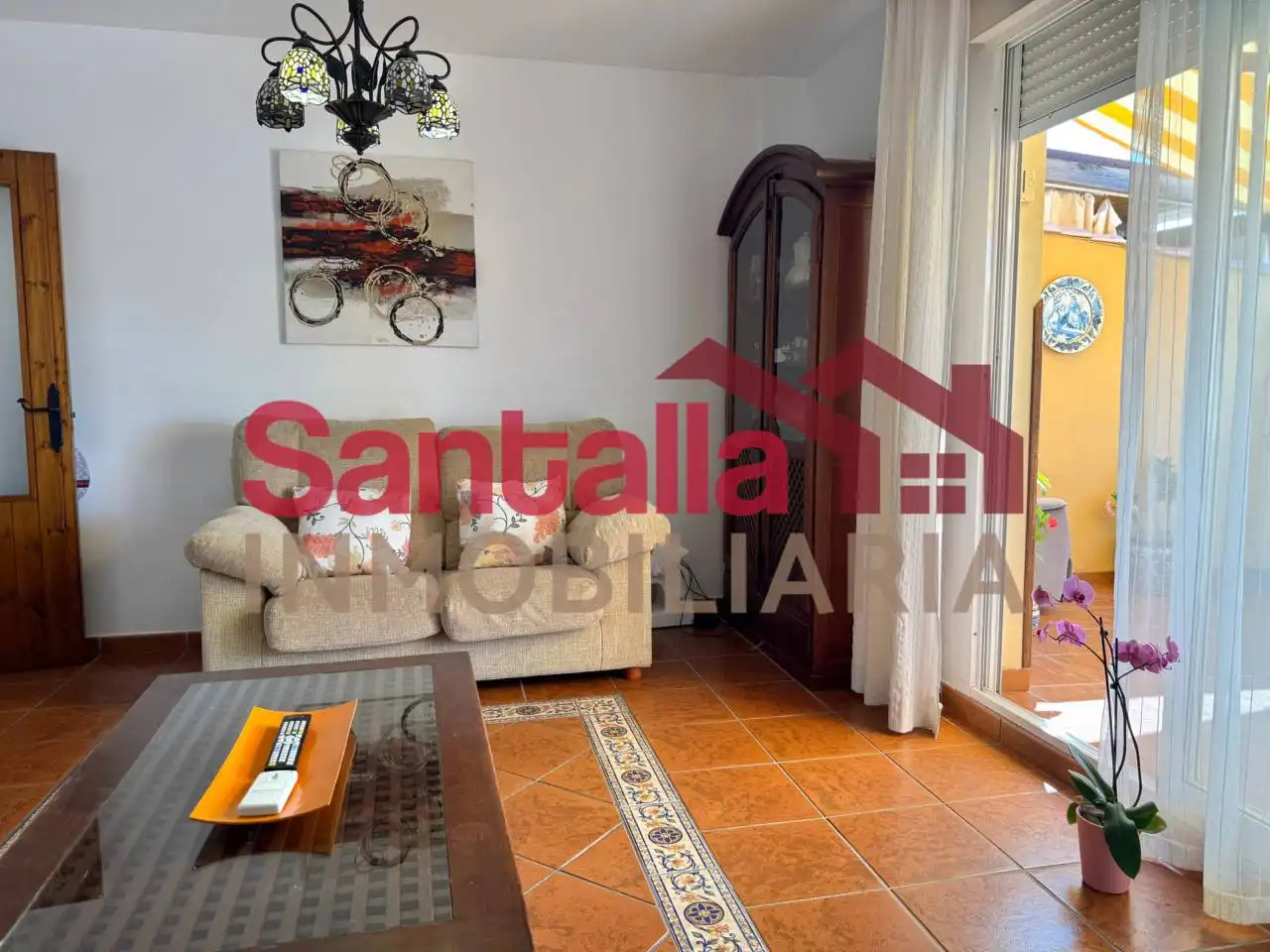 Sala de estar de Casa adosada en venta en Almuñécar con Aire acondicionado, Terraza y Piscina comunitaria