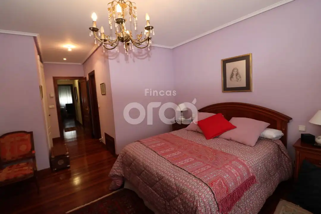 Schlafzimmer von Einfamilien-Reihenhaus zum Verkauf in Abanto y Ciérvana-Abanto Zierbena mit Heizung, Privatgarten und Möbliert