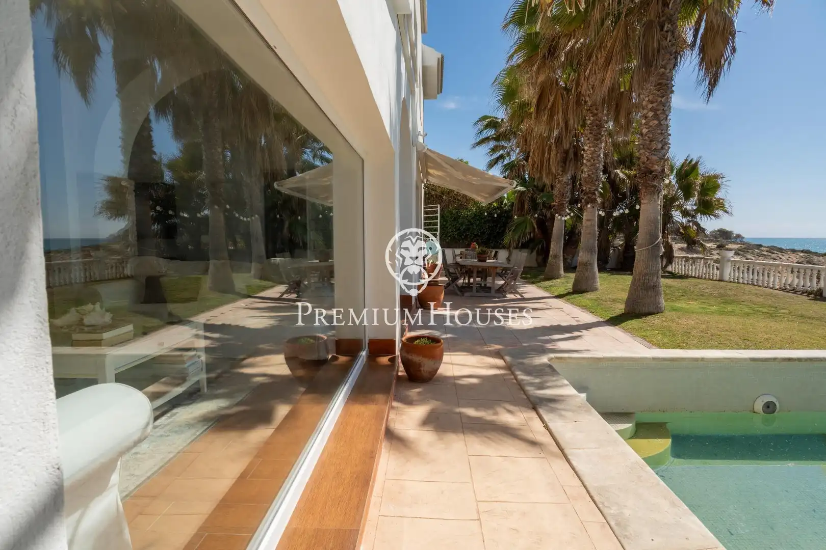 Terrace of Houses for sale in Vilanova i la Geltrú  with Air Conditioner, Heating and Private garden