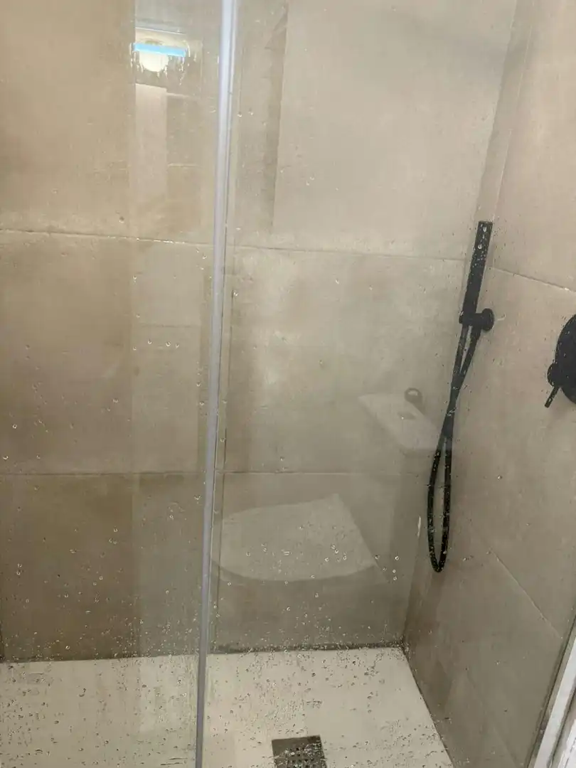 Baño de Piso para compartir en Barcelona con Calefacción y Lavadora