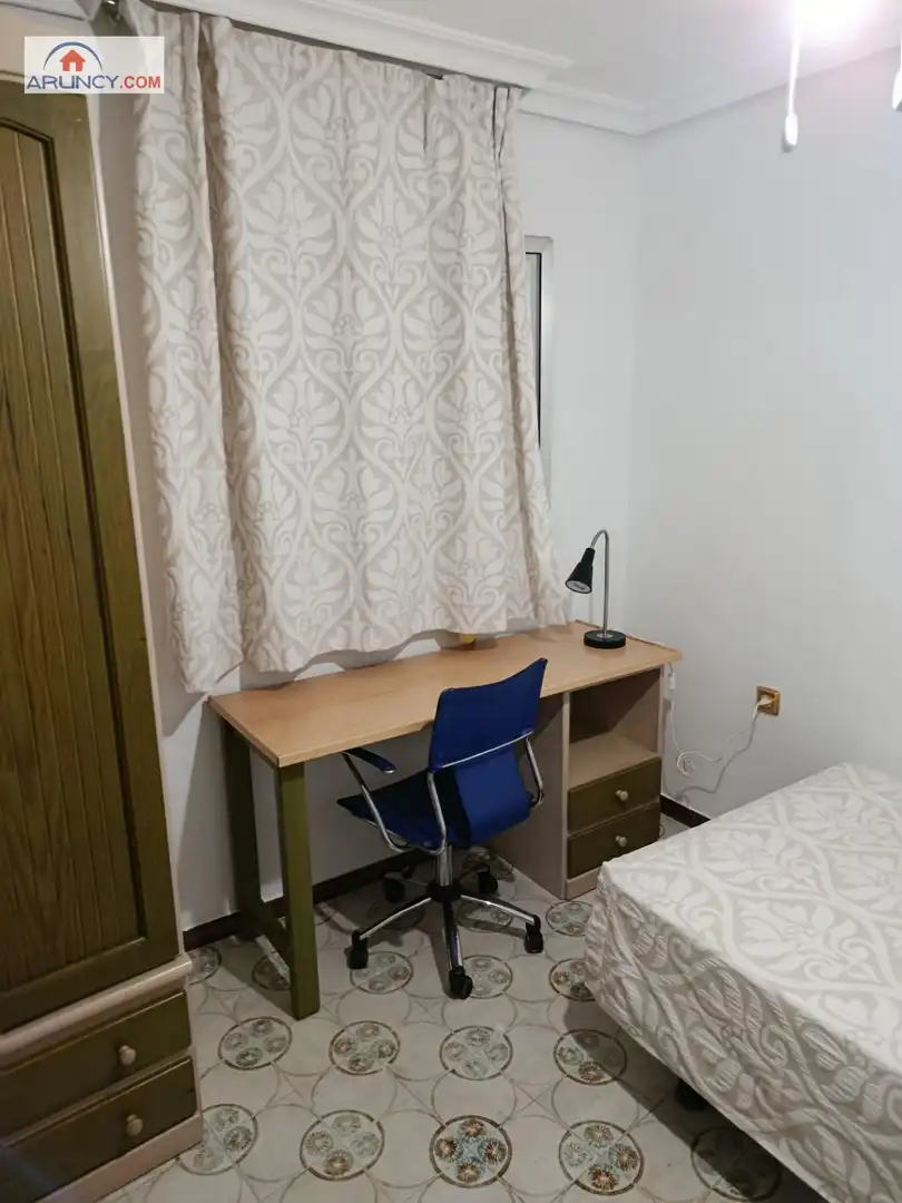 Schlafzimmer von Wohnung zur Miete in Sevilla mit Klimaanlage, Heizung und Möbliert