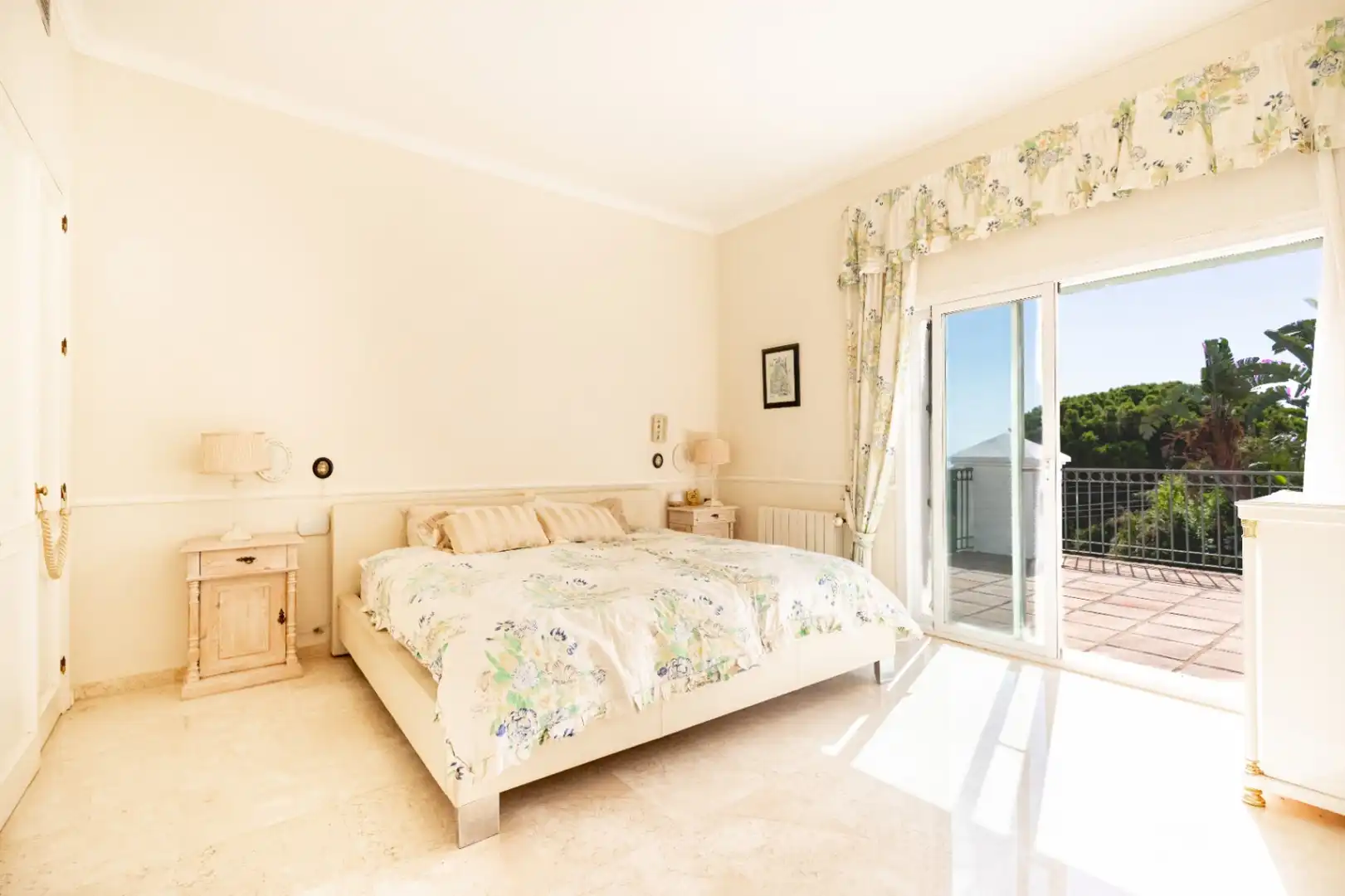 Dormitori de Casa o xalet en venda en Marbella amb Aire condicionat, Calefacció i Jardí privat