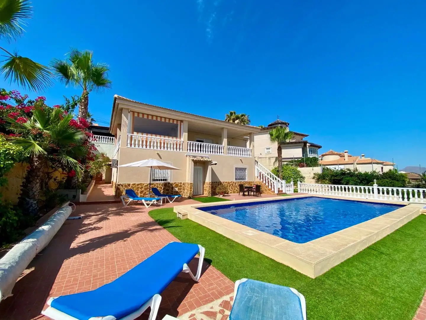 Vista exterior de Casa o chalet en venta en Almoradí con Jardín privado, Terraza y Piscina