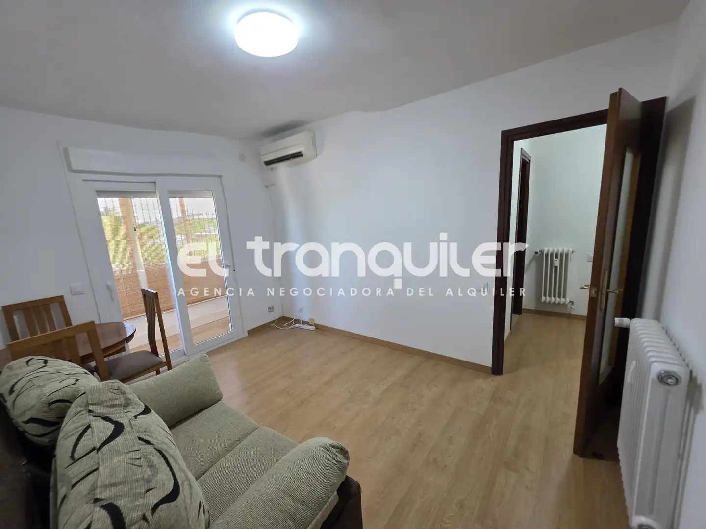 Living room of Flat for rent in Madrid  with Air Conditioner, Terrace and Furnished