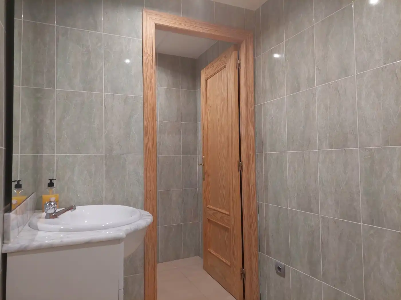 Bathroom of Office for sale in Amposta  with Air Conditioner and Furnished