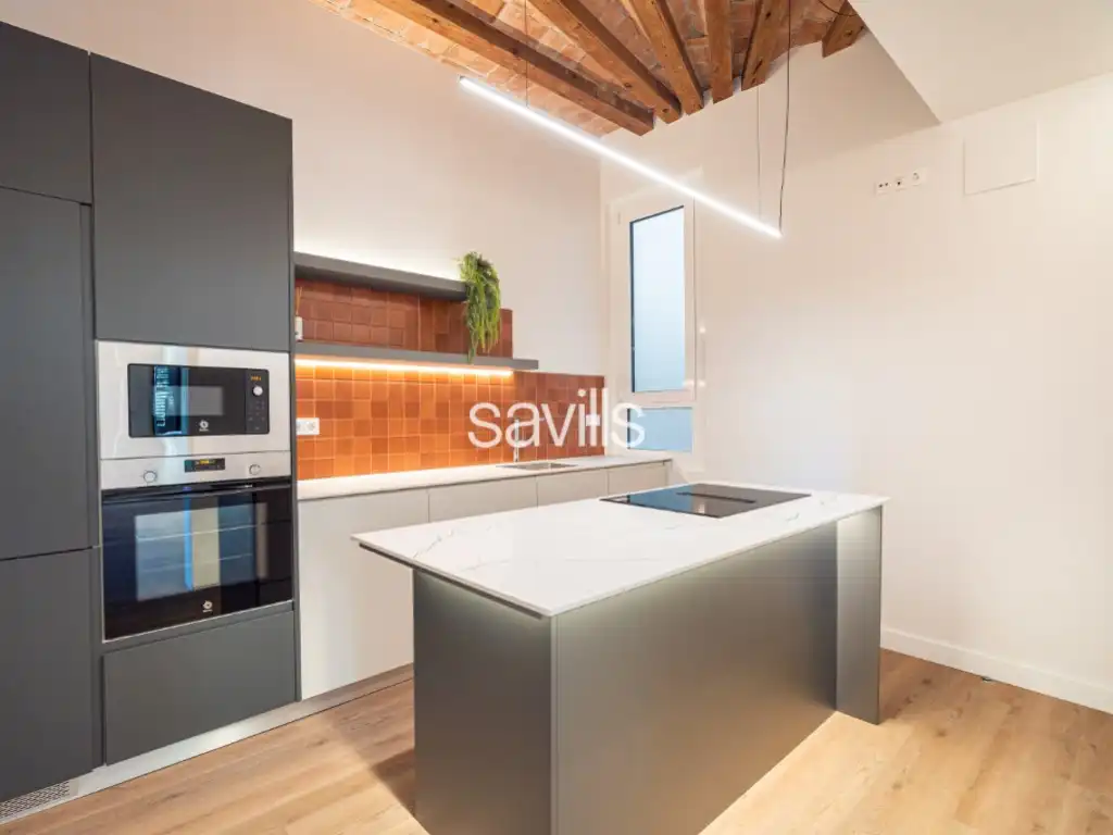 Cuina de Apartament en venda en Barcelona amb Aire condicionat, Calefacció i Forn
