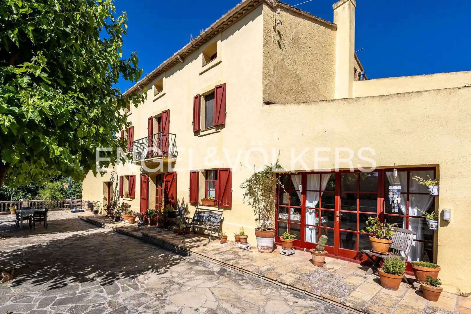 Vista exterior de Casa o xalet en venda en Torrelles de Foix amb Calefacció, Jardí privat i Terrassa