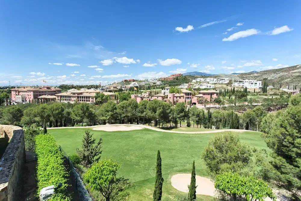 Vista exterior de Apartamento de alquiler en Benahavís con Aire acondicionado, Calefacción y Jardín privado