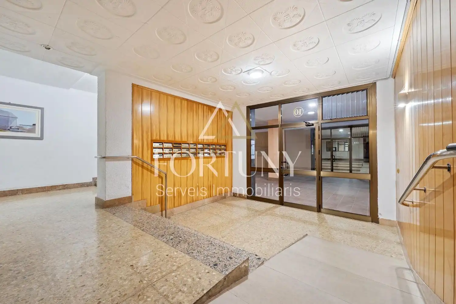 Flat with lift for sale in de la Sardana 10, imagen 2