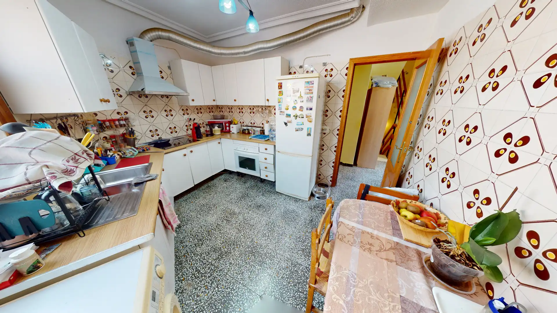 Cuina de Casa adosada en venda en Algueña amb Calefacció, Terrassa i Moblat