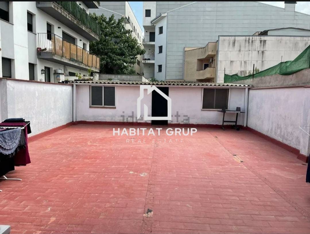 Vista exterior de Casa adosada en venda en Girona Capital amb Calefacció, Terrassa i Traster