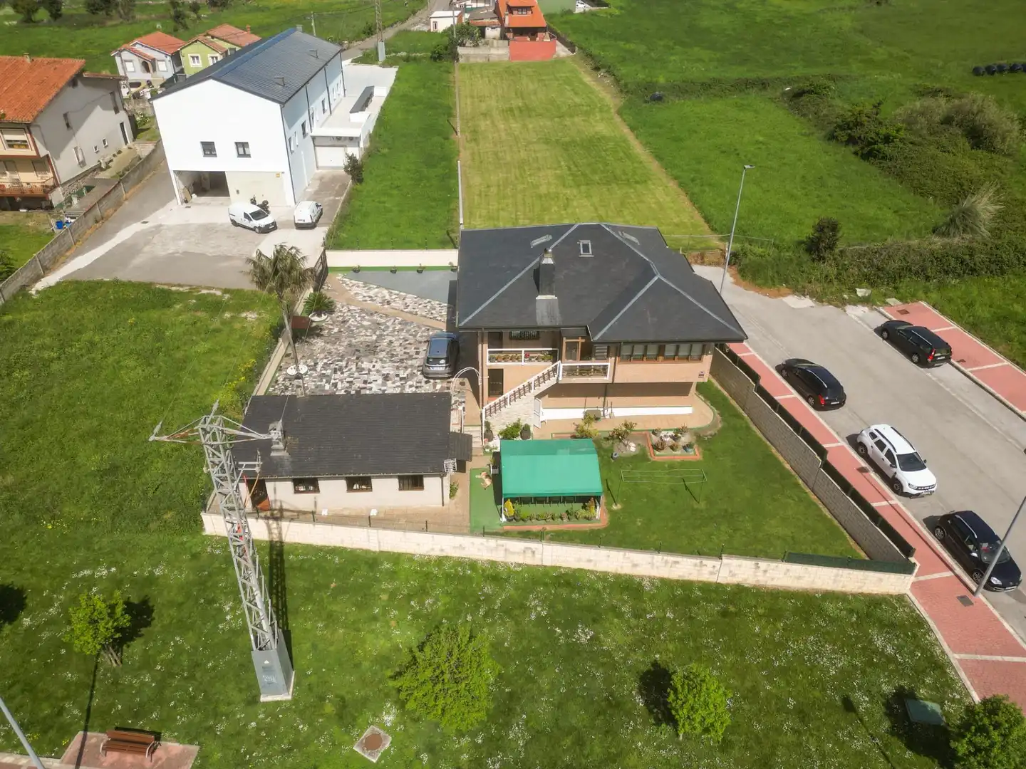 Vista exterior de Casa o xalet en venda en Santander amb Calefacció, Jardí privat i Terrassa