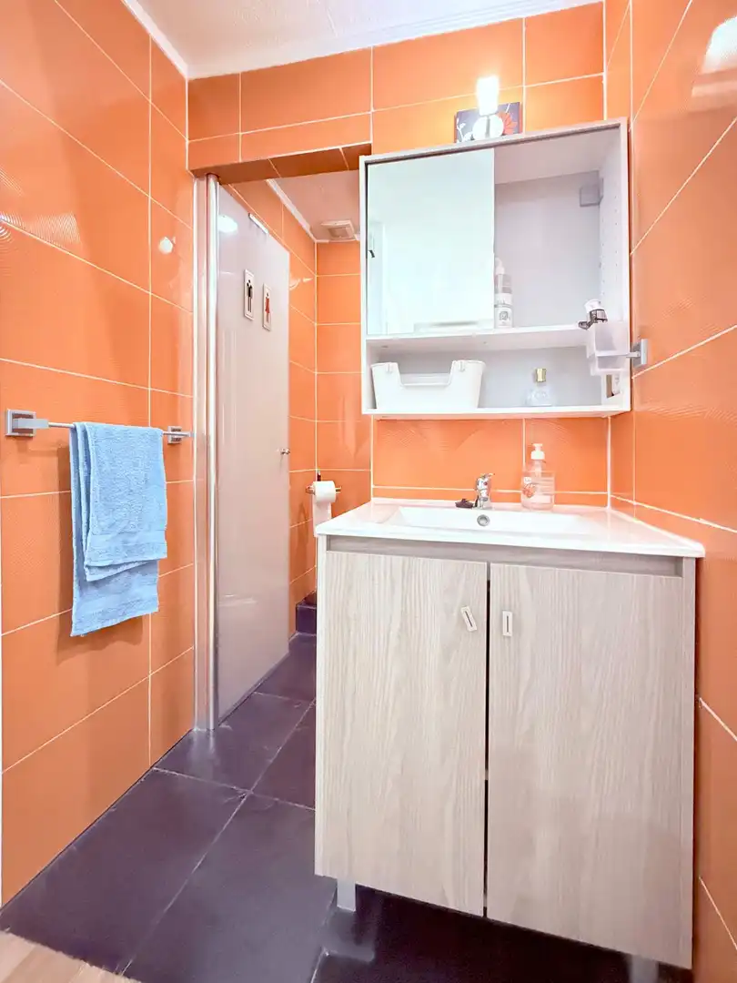 Bathroom of Flat for sale in Madrid  with Air Conditioner and Heating