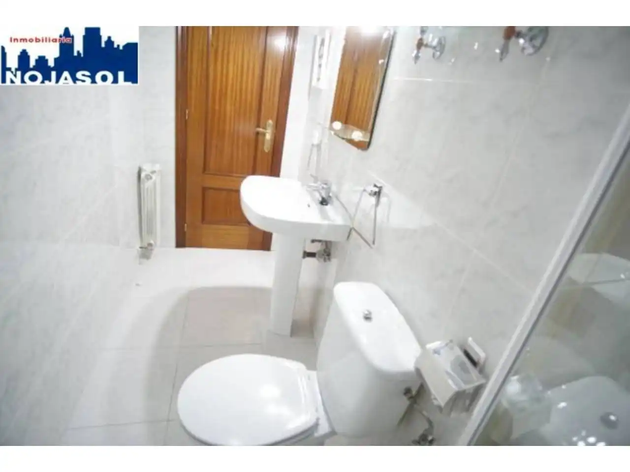 Badezimmer von Dachboden zur Miete in Noja mit Heizung, Terrasse und Möbliert