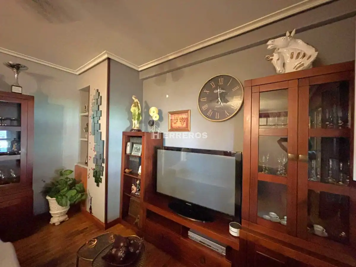 Sala d'estar de Casa adosada en venda en Villamediana de Iregua amb Aire condicionat, Calefacció i Jardí privat