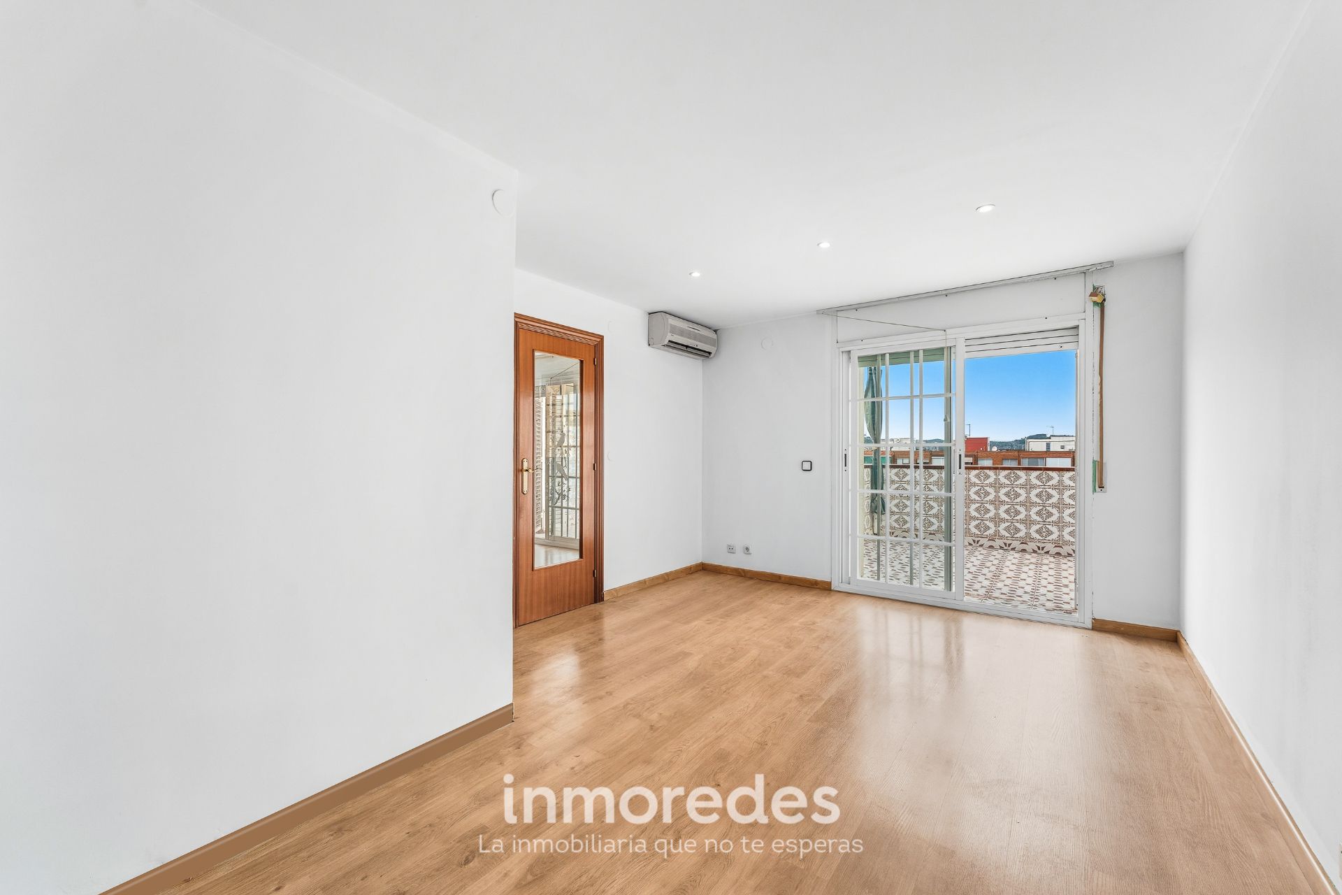 Bedroom of Flat for sale in Santa Coloma de Gramenet  with Air Conditioner, Parquet flooring and Terrace
