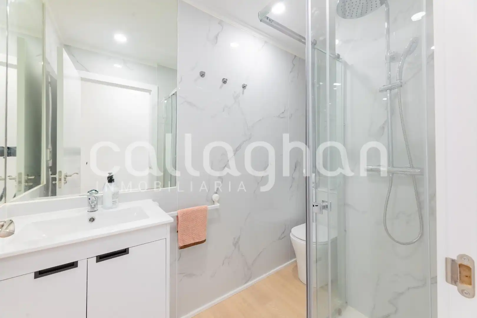 Bathroom of Flat for rent in Valencia  with Furnished