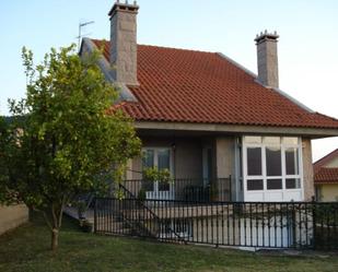 Vista exterior de Casa o xalet en venda en Redondela amb Terrassa i Piscina