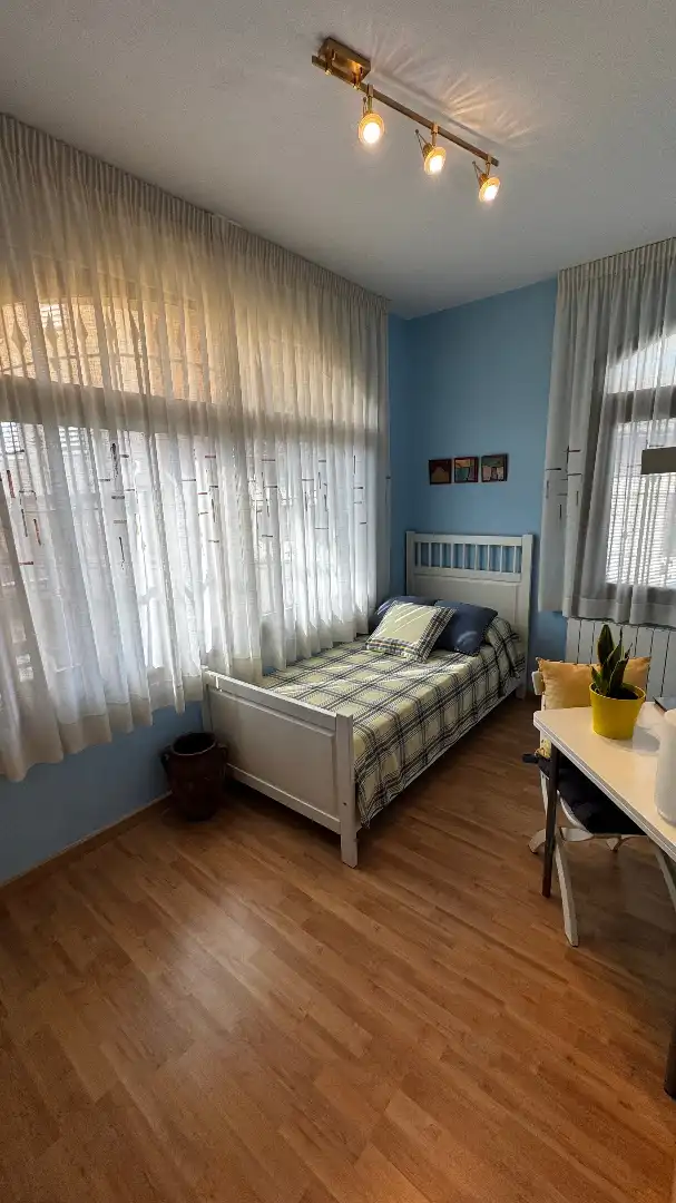 Schlafzimmer von Wohnung zum Verkauf in Roda de Berà mit Klimaanlage, Heizung und Parkett