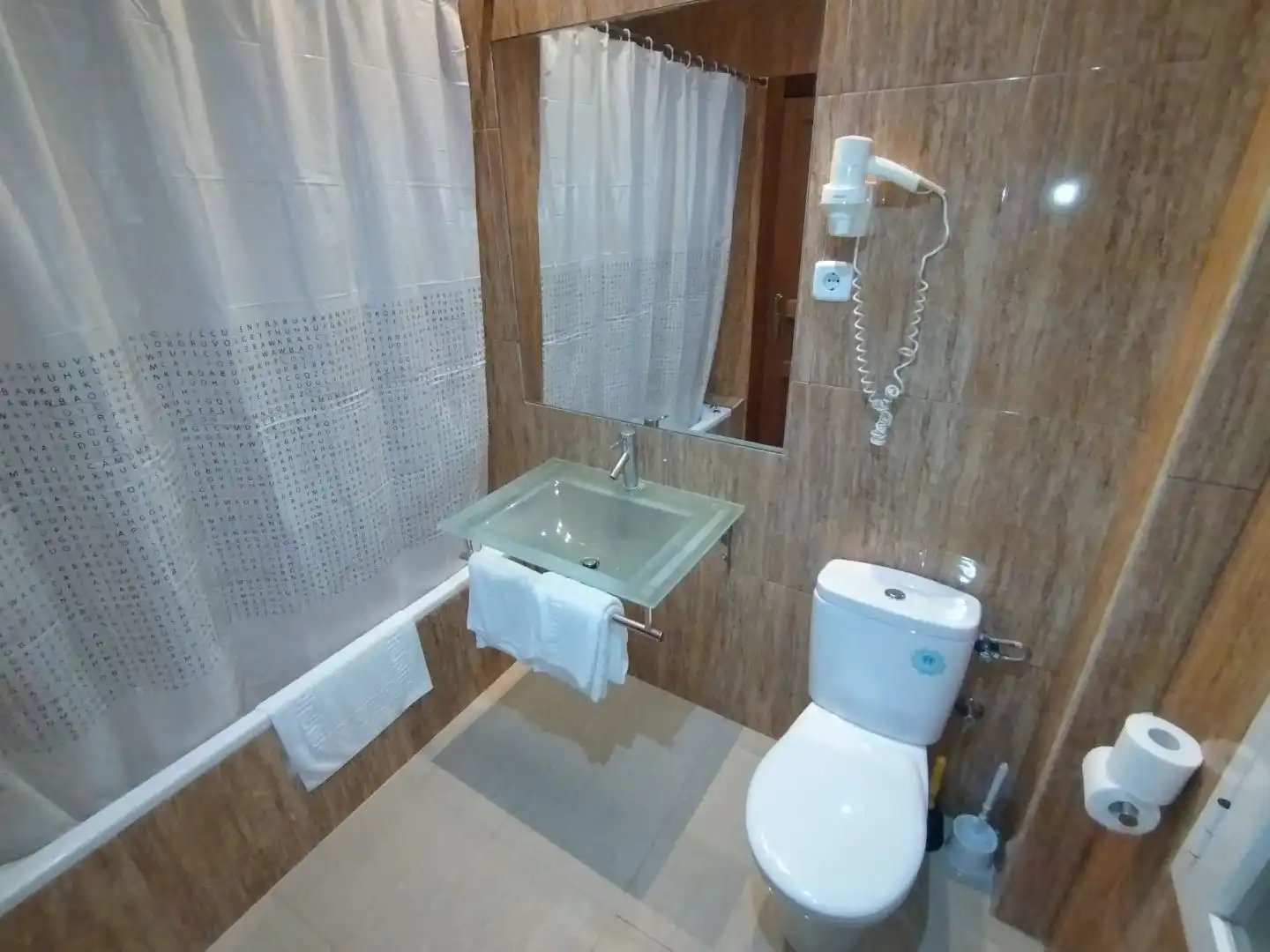 Bathroom of Flat for rent in Madrid  with Air Conditioner, Heating and Furnished
