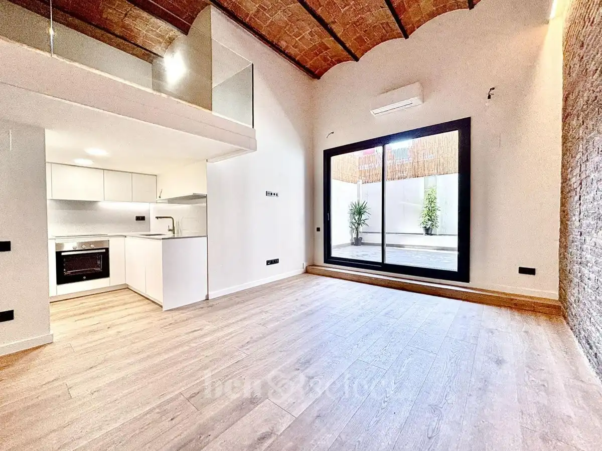 Living room of Duplexes for sale in Barcelona  with Air Conditioner, Heating and Private garden