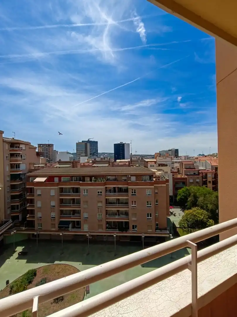 Vista exterior de Pis en venda en Barcelona amb Aire condicionat, Calefacció i Forn