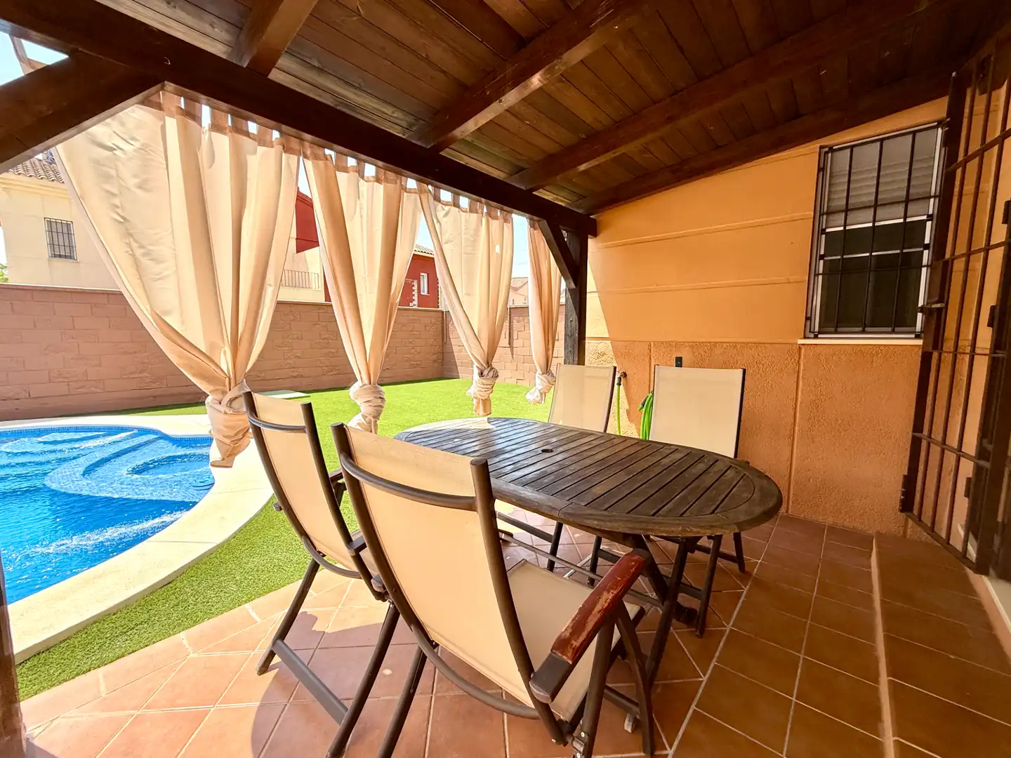 Terrassa de Casa adosada en venda en Espartinas amb Jardí privat, Terrassa i Piscina