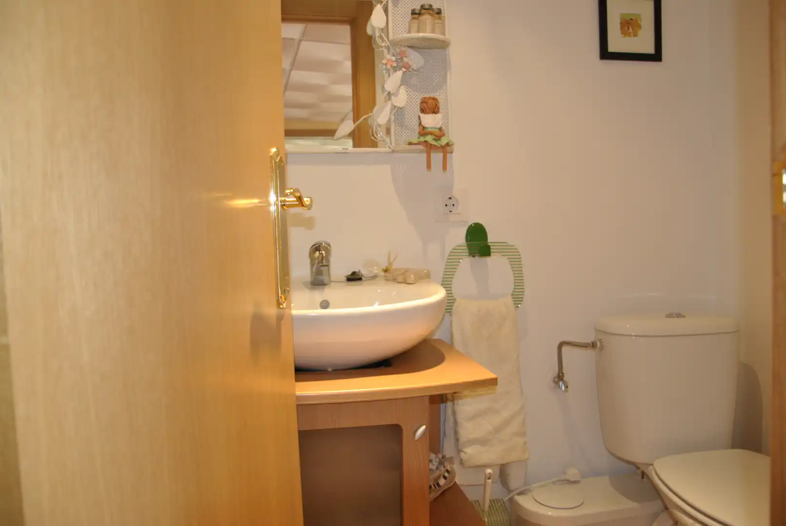 Bathroom of Flat for sale in Plasencia  with Air Conditioner, Heating and Parquet flooring