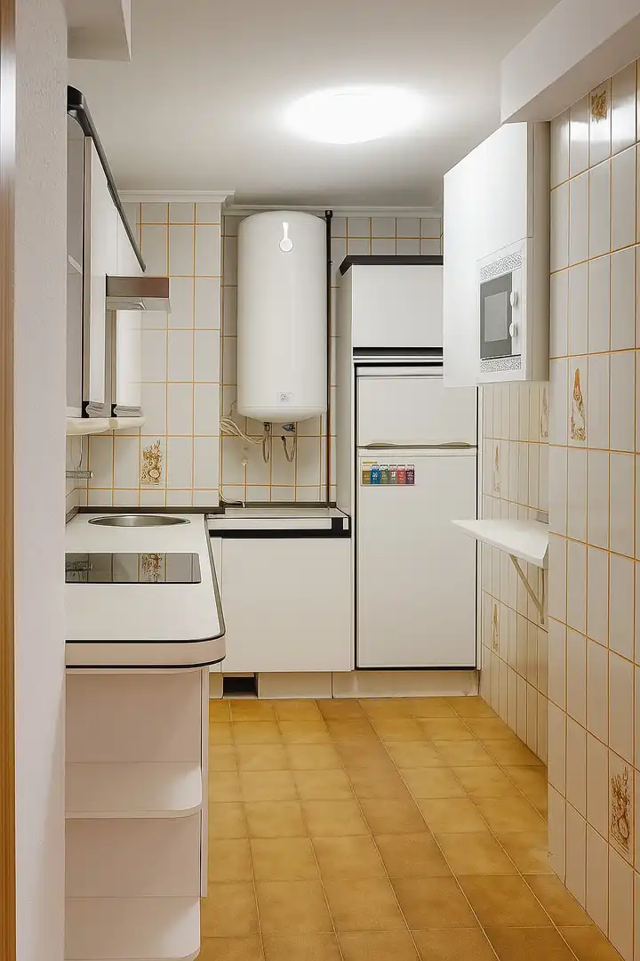 Flat with lift for sale in CASTILLA 81, imagen 2
