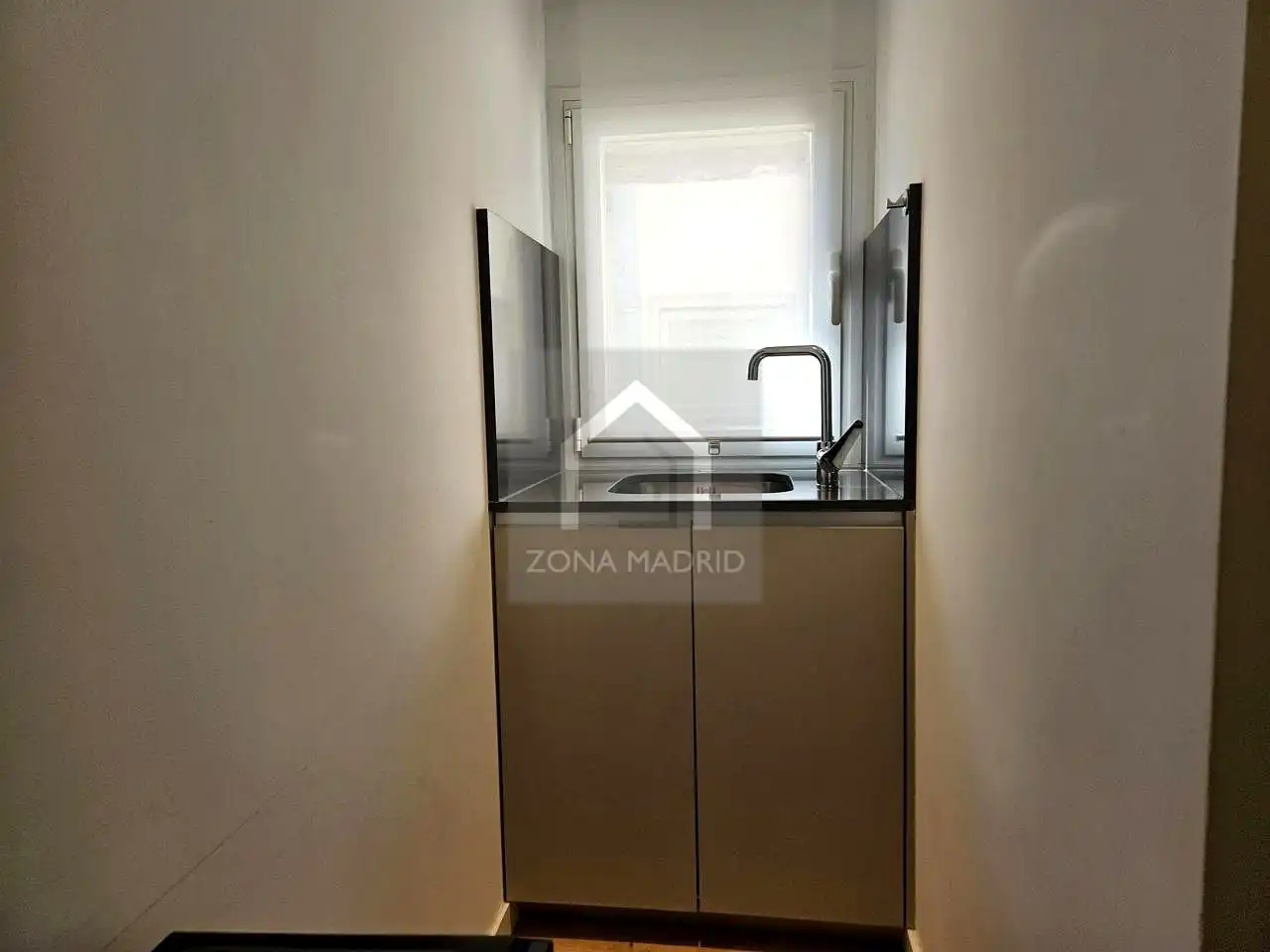 Study for rent in Calle de la Torrecilla del Leal, Embajadores - Lavapiés