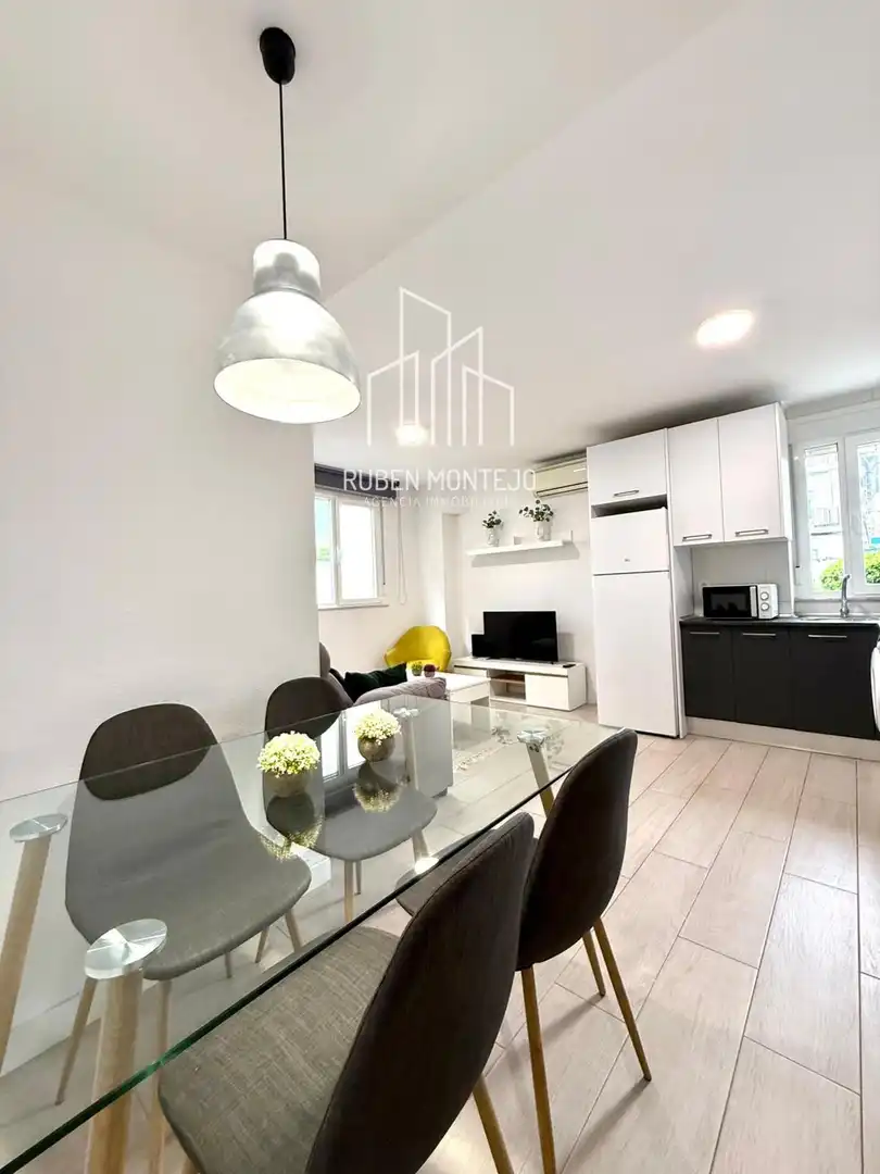 Sala d'estar de Apartament de lloguer en Salamanca amb Aire condicionat, Calefacció i Moblat