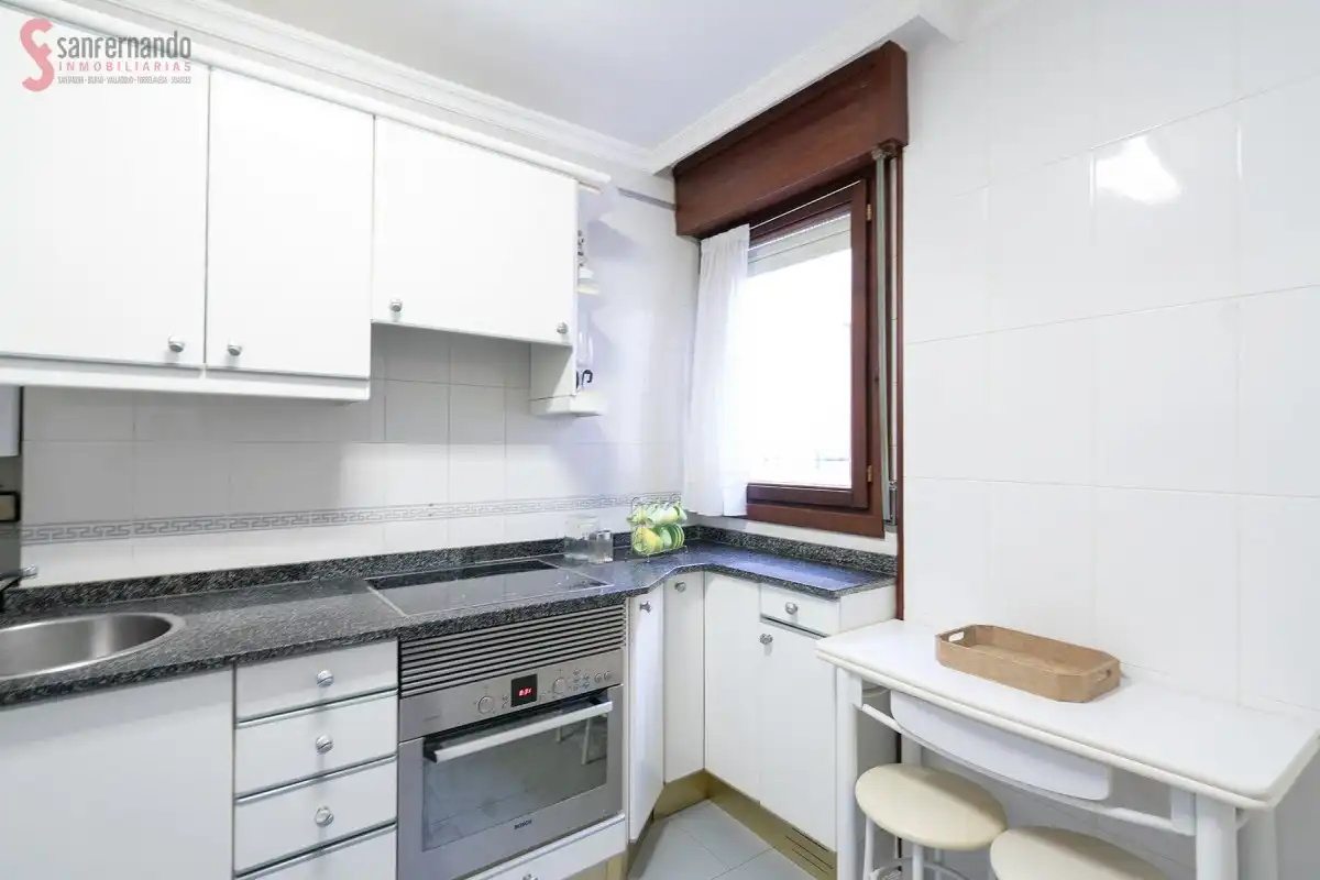 Cocina de Apartamento en venta en Santander con Calefacción, Parquet y Trastero